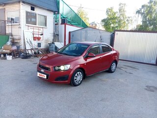 2014 Chevrolet Aveo II, красный, 295000 рублей, вид 2