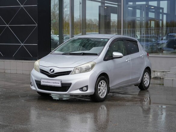 2012 Toyota Vitz III (XP130), серый, 810000 рублей