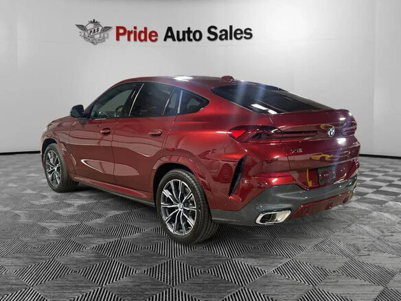 2024 BMW X6 40i III (G06) Рестайлинг, красный, 11267740 рублей - вид 4