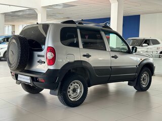 2017 Chevrolet Niva I Рестайлинг, серебристый, 505000 рублей, вид 4