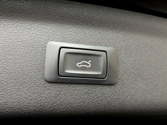 2017 Audi Q3 I (8U) Рестайлинг, чёрный, 2399000 рублей - вид 28