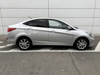 2011 Hyundai Solaris I, серебристый, 780000 рублей, вид 4