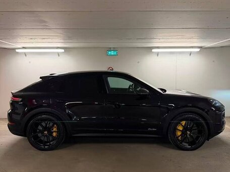 2026 Porsche Cayenne Turbo E-Hybrid Coupé III Рестайлинг, чёрный, 32250000 рублей, вид 5