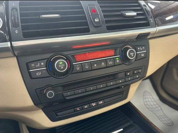 2008 BMW X5 48i II (E70), бежевый, 1600000 рублей - вид 11