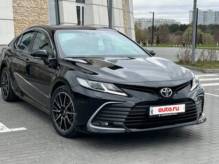 2021 Toyota Camry VIII (XV70) Рестайлинг, чёрный, 2799000 рублей, вид 4