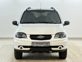 2016 Chevrolet Niva I Рестайлинг, белый, 680000 рублей, вид 2