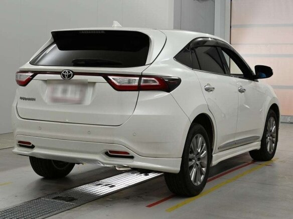 2019 Toyota Harrier III (XU60) Рестайлинг, белый, 1750000 рублей - вид 5