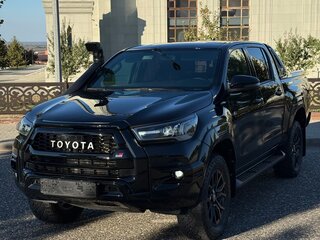 2022 Toyota Hilux VIII Рестайлинг 2, чёрный, 5500000 рублей, вид 3