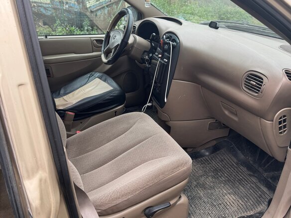 2001 Dodge Caravan Grand IV, золотистый, 400000 рублей - вид 6