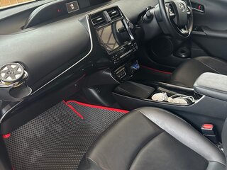 2017 Toyota Prius IV (XW50), белый, 1650000 рублей, вид 5