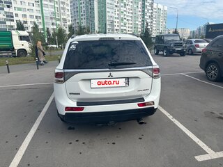 2013 Mitsubishi Outlander III, белый, 1950000 рублей, вид 4