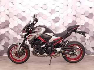 2023 Kawasaki Z 900, серый, 1069000 рублей, вид 4