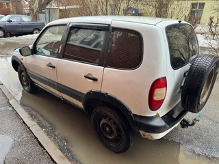 2003 Chevrolet Niva I, белый, 200000 рублей, вид 4