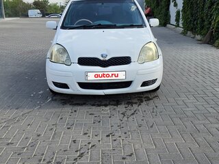 2001 Toyota Vitz I (P10), белый, 280000 рублей, вид 1
