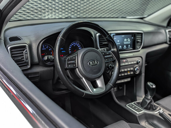 2019 Kia Sportage IV Рестайлинг, белый, 1830000 рублей - вид 7