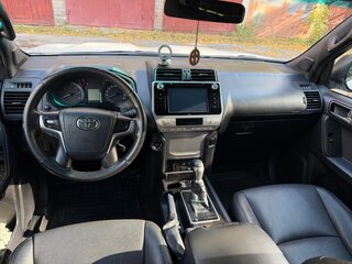 2017 Toyota Land Cruiser Prado 150 Series Рестайлинг 2, белый, 4800000 рублей, вид 5