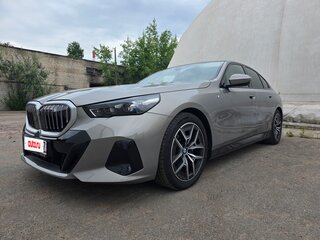 2024 BMW 5 серии 523d VIII (G60/G61/G68), серый, 7119000 рублей, вид 3