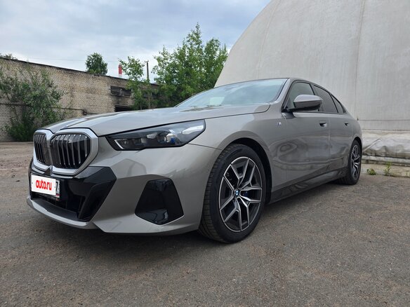 2024 BMW 5 серии 523d VIII (G60/G61/G68), серый, 7089000 рублей - вид 2