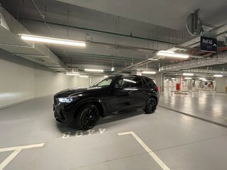 2021 BMW X5 M Competition III (F95), чёрный, 12000000 рублей, вид 2
