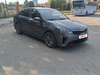 2021 Kia Rio IV Рестайлинг, серый, 1250000 рублей, вид 4
