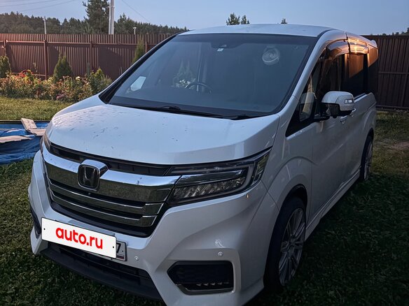 2017 Honda Stepwgn V Рестайлинг, белый, 1980000 рублей - вид 2