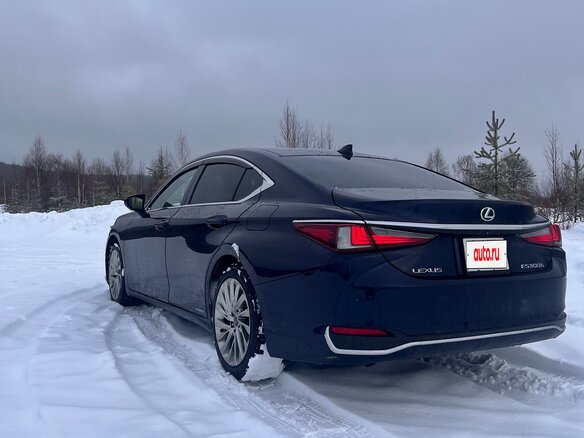 2019 Lexus ES 300h VII, синий, 4200000 рублей - вид 5