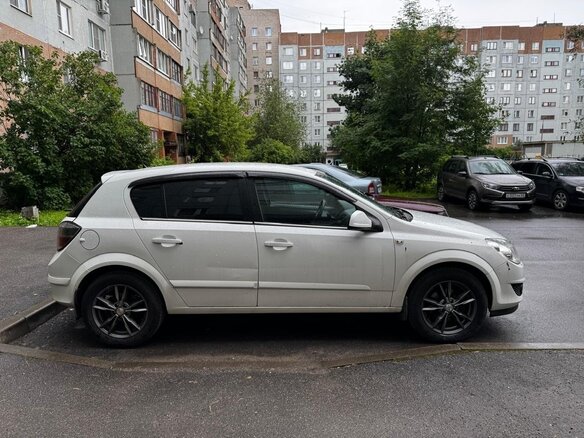 2010 Opel Astra H Рестайлинг, белый, 600000 рублей - вид 1