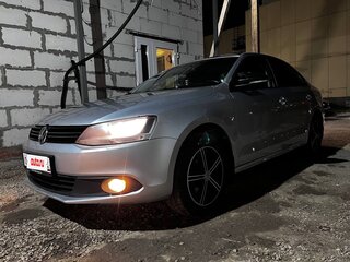 2013 Volkswagen Jetta VI, серебристый, 1090000 рублей, вид 1