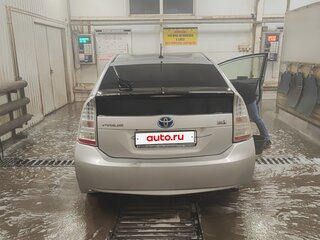 2010 Toyota Prius III (XW30), серебристый, 1100000 рублей, вид 4