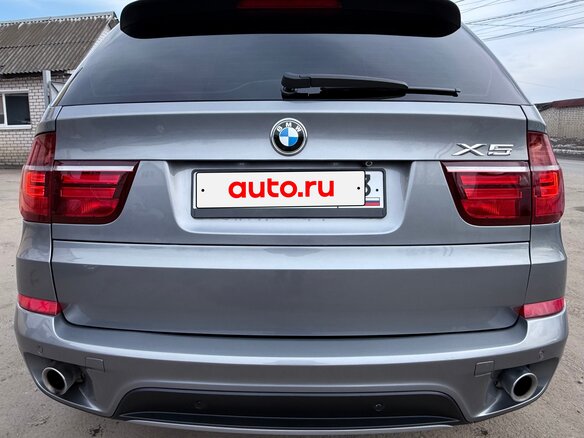 2011 BMW X5 35i II (E70) Рестайлинг, серый - вид 3