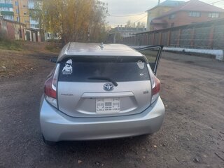 2016 Toyota Aqua I Рестайлинг, серебристый, 1020000 рублей, вид 5