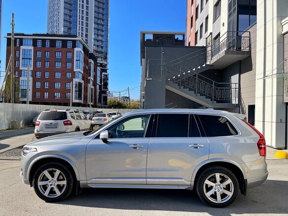 2016 Volvo XC90 II, серебристый, 3350000 рублей - вид 1