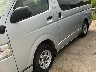 2016 Toyota HiAce H200 Рестайлинг, серебристый, 2500000 рублей, вид 4