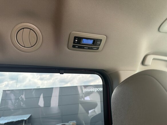 2016 Toyota Sienna III Рестайлинг, красный, 2195000 рублей - вид 8