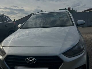 2019 Hyundai Solaris II, серебристый, 1350000 рублей, вид 2