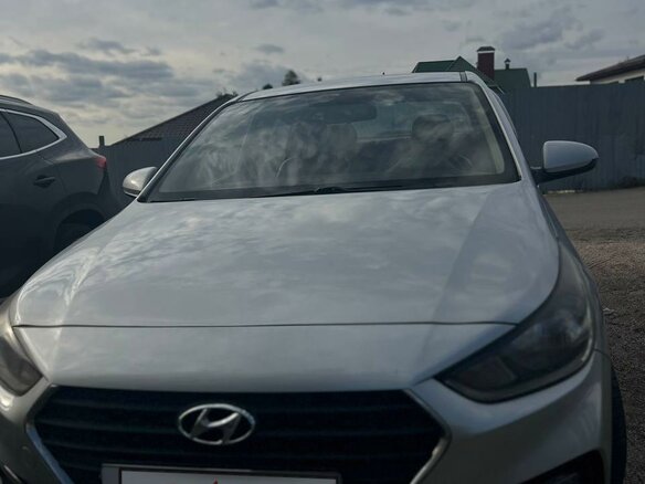 2019 Hyundai Solaris II, серебристый, 1350000 рублей - вид 1