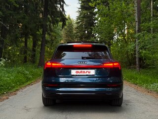 2020 Audi e-tron 55 I, синий, 5800000 рублей, вид 5
