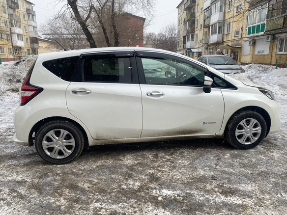 2019 Nissan Note e-Power II Рестайлинг, белый, 1500000 рублей - вид 1