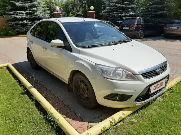 2011 Ford Focus II Рестайлинг, белый - вид 4
