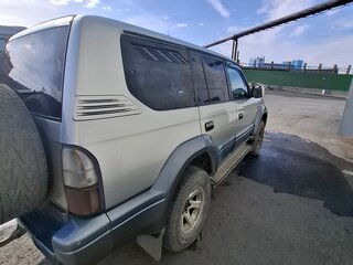 2000 Toyota Land Cruiser Prado 90 Series Рестайлинг, серебристый, 1300000 рублей, вид 4