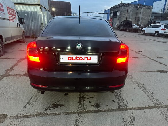 2011 Skoda Octavia II (A5) Рестайлинг, чёрный, 600000 рублей - вид 4