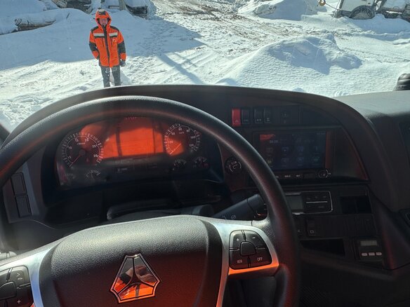 2023 Sinotruk Sitrak C7H, красный, 9000000 рублей - вид 3