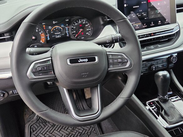 2023 Jeep Compass II Рестайлинг, серый, 3190000 рублей - вид 9