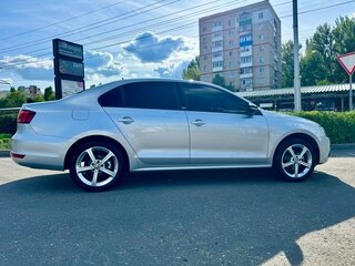 2014 Volkswagen Jetta VI Рестайлинг, серебристый, 1300000 рублей, вид 3