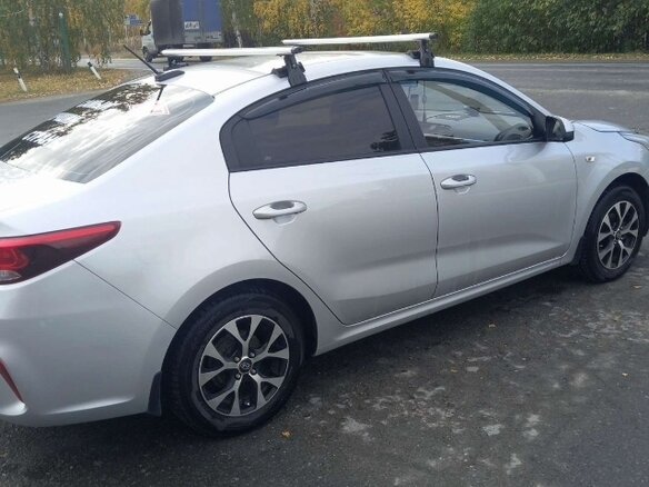 2018 Kia Rio IV, серебристый, 1400000 рублей - вид 4