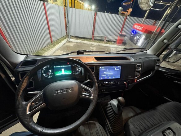 2023 Isuzu Elf (N-series), белый, 5000000 рублей - вид 7