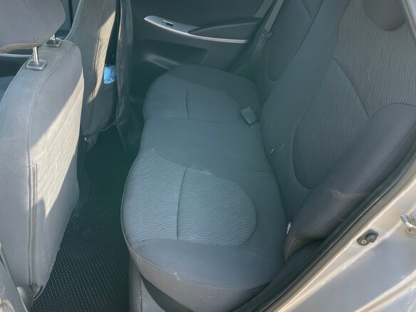 2011 Hyundai Solaris I, серебристый, 750000 рублей - вид 17