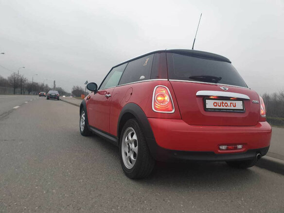 2013 Mini Hatch Cooper II (R56) Рестайлинг, красный - вид 13