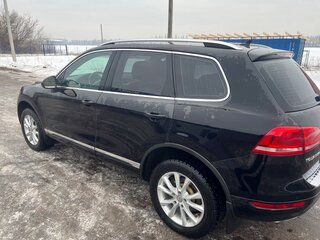 2010 Volkswagen Touareg II, чёрный, 2200000 рублей, вид 5