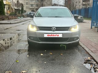 2014 Volkswagen Jetta VI Рестайлинг, серебристый, 900000 рублей, вид 1